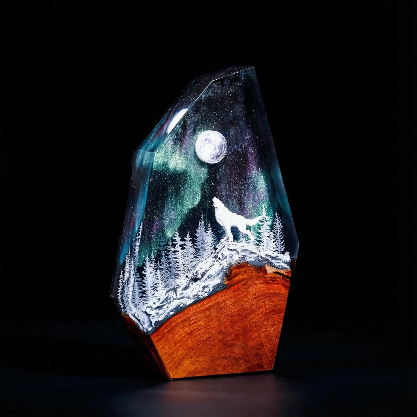 Wolf Resin Lamp