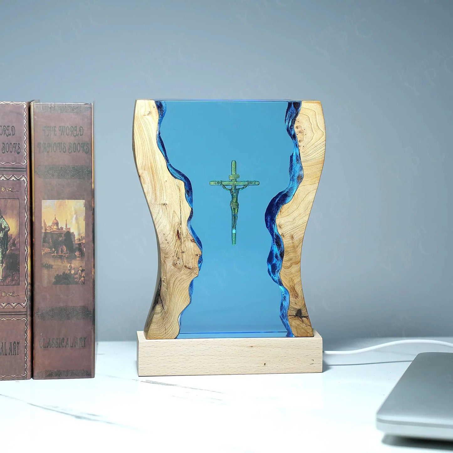 CROSS RESIN LAMP
