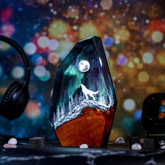 Wolf Resin Lamp