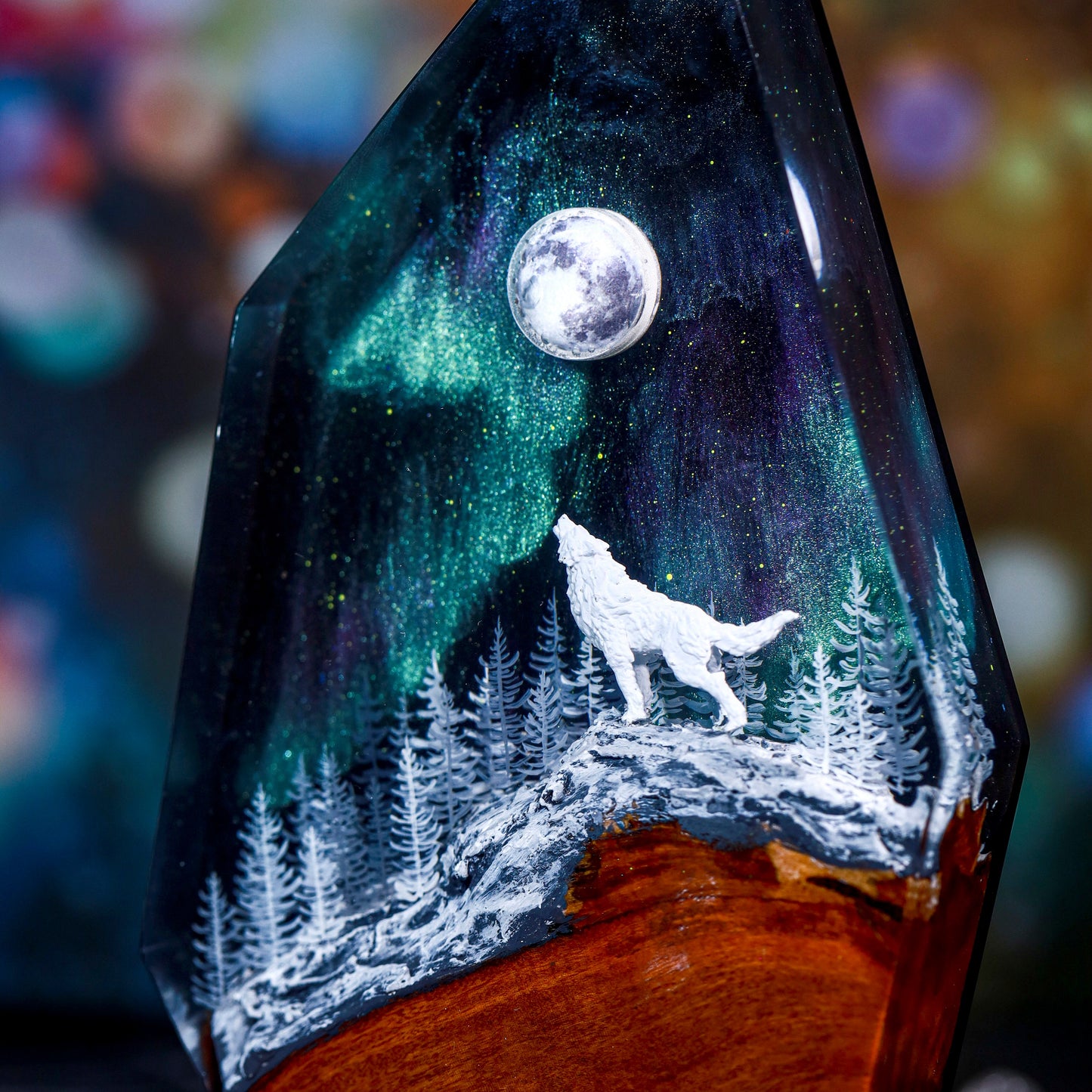 Wolf Resin Lamp