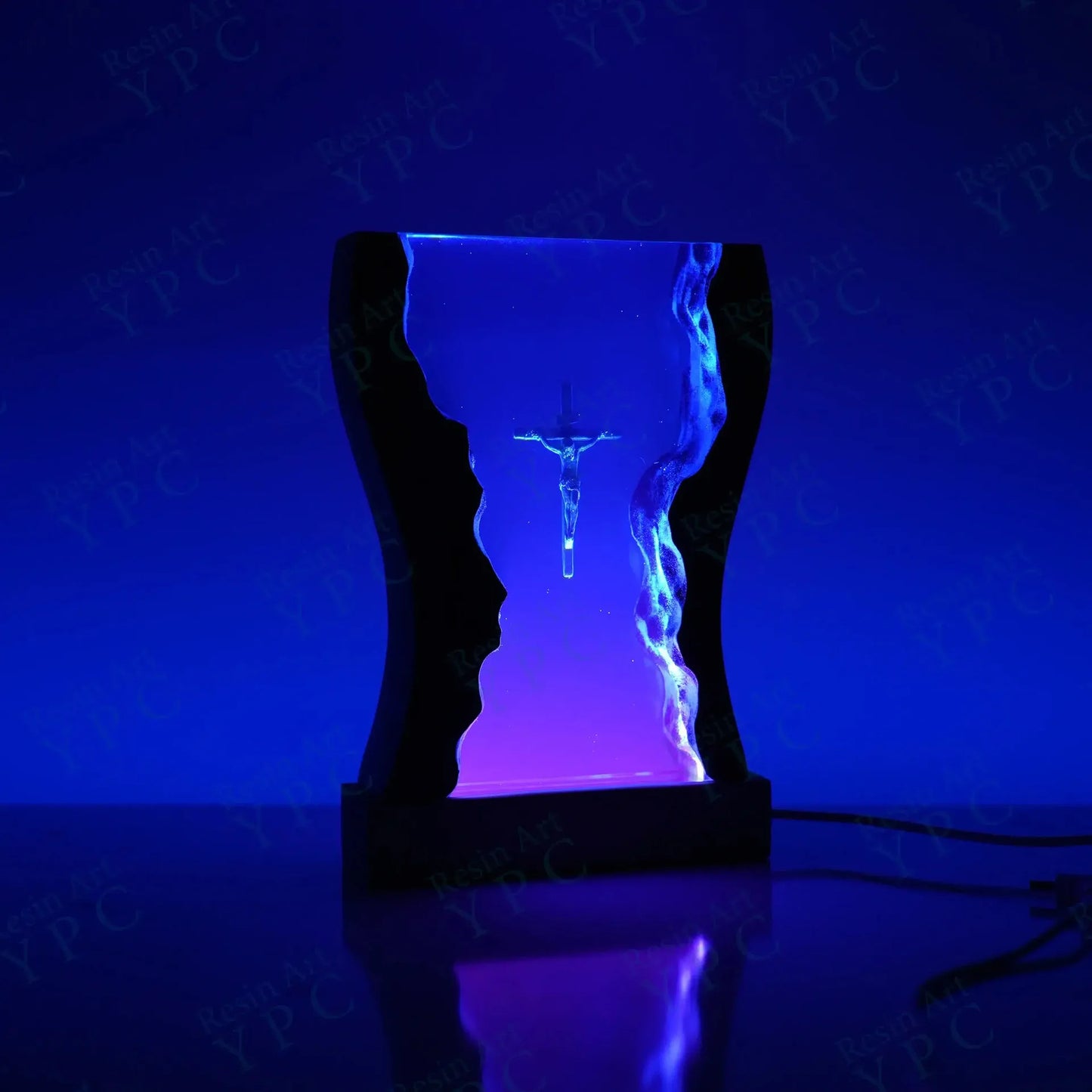 CROSS RESIN LAMP