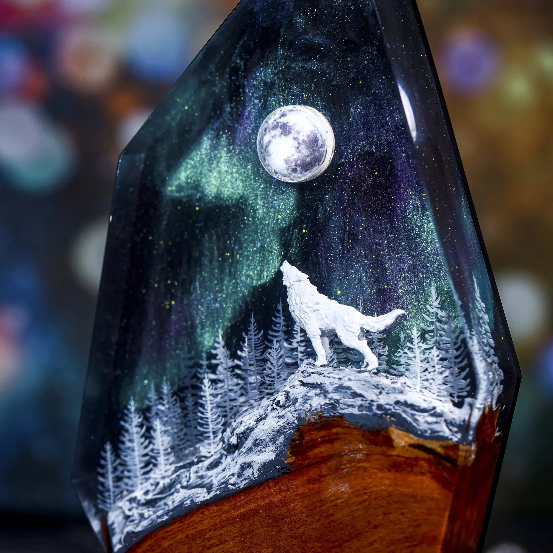 Wolf Resin Lamp