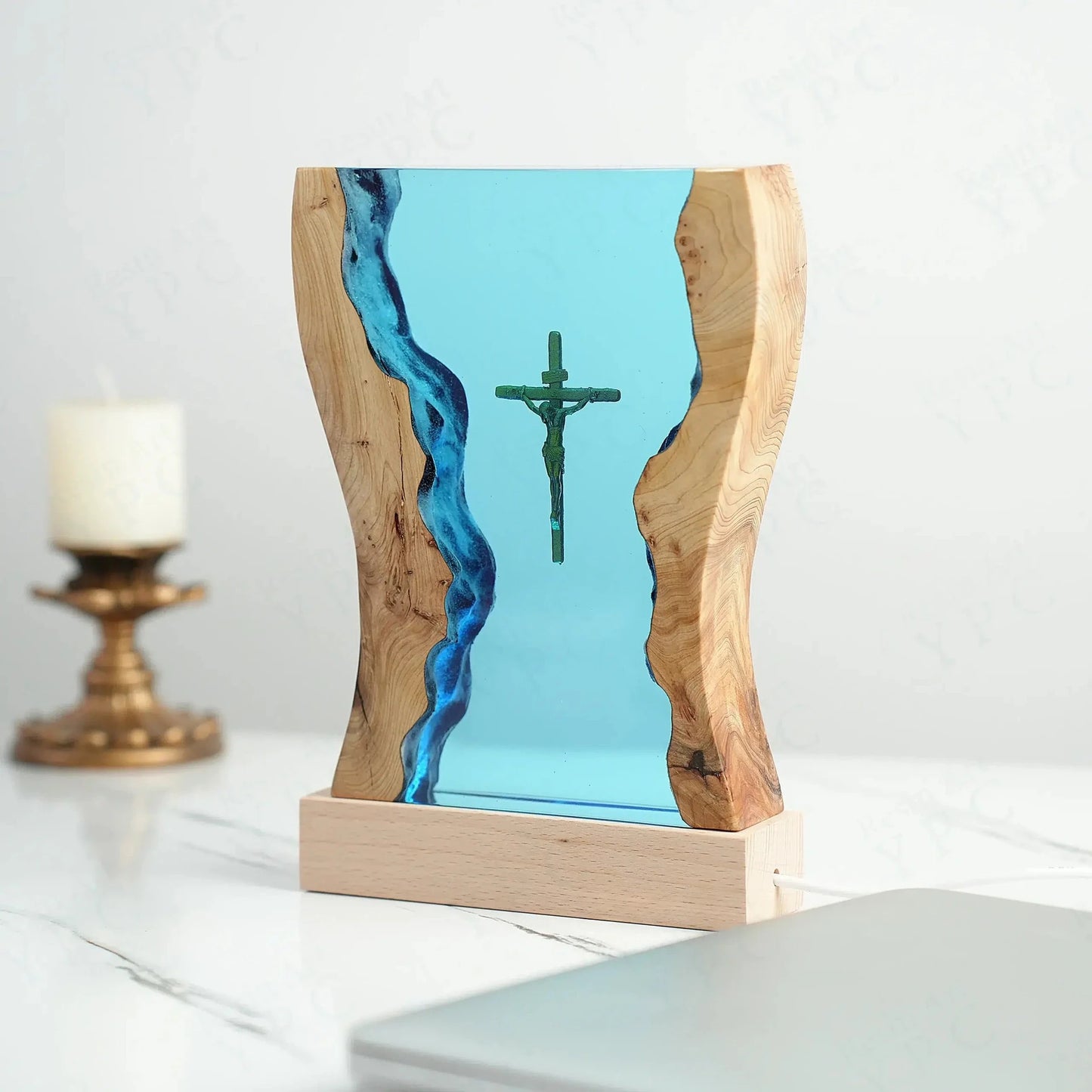 CROSS RESIN LAMP
