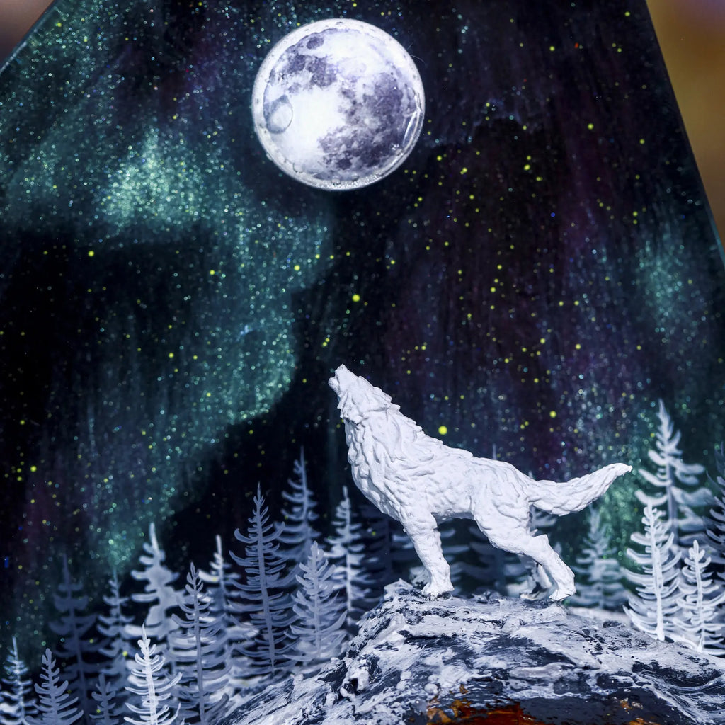Wolf Resin Lamp