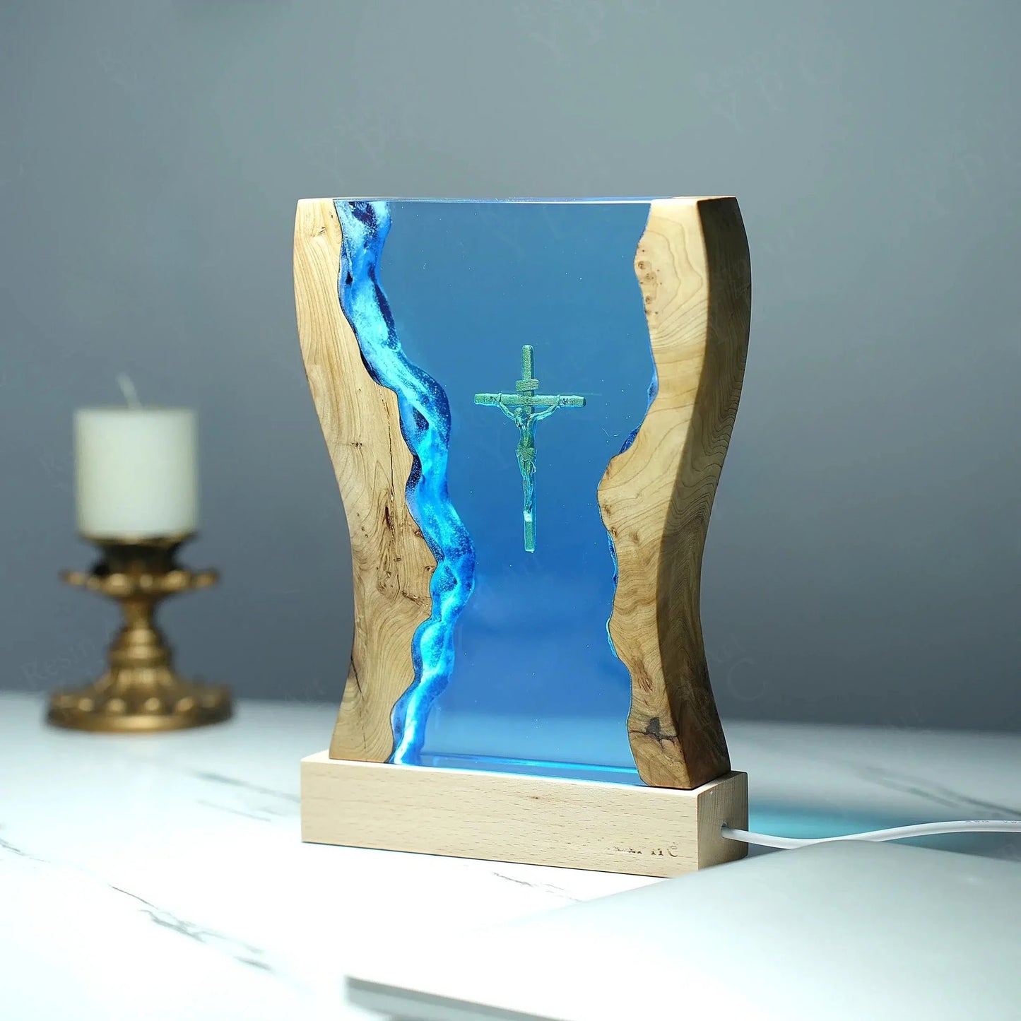 CROSS RESIN LAMP
