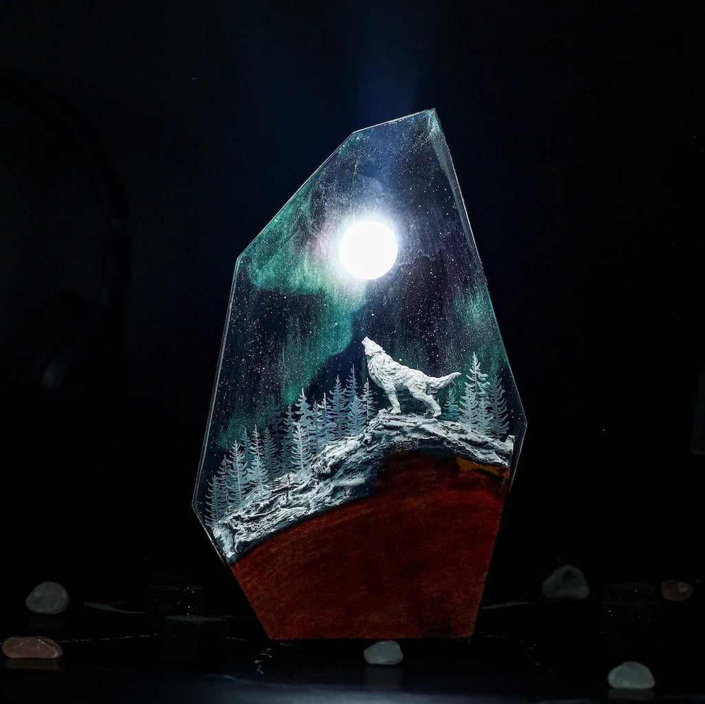 Wolf Resin Lamp